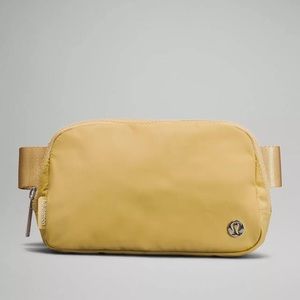 Lululemon Everywhere Belt Bag - Golden Sand